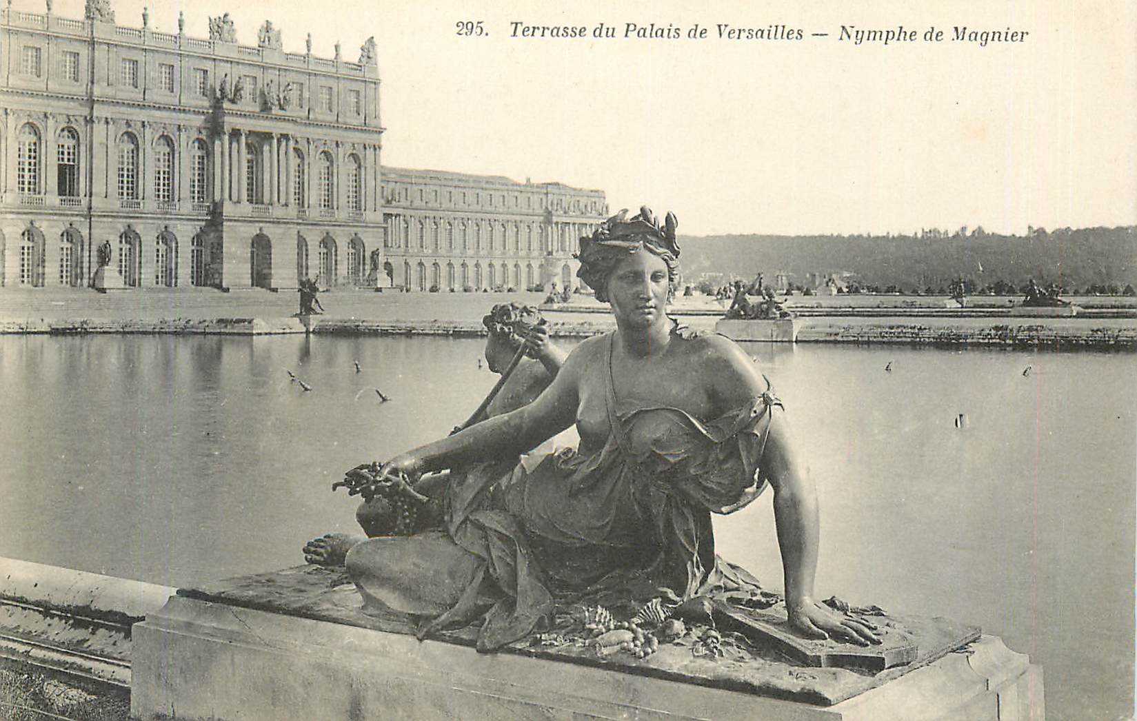 CPA Terrasse du Palais de Versailles Nymphe de Magnier
