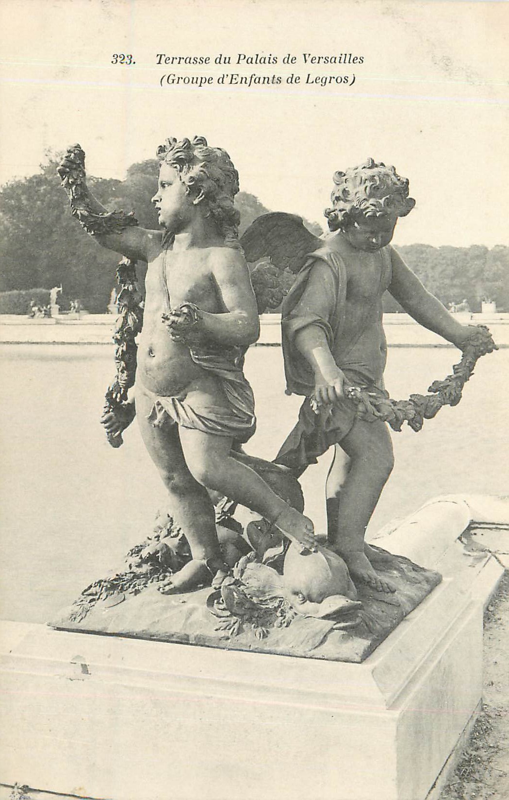CPA Terrasse du Palais de Versailles (Groupe d'Enfants de Legros)