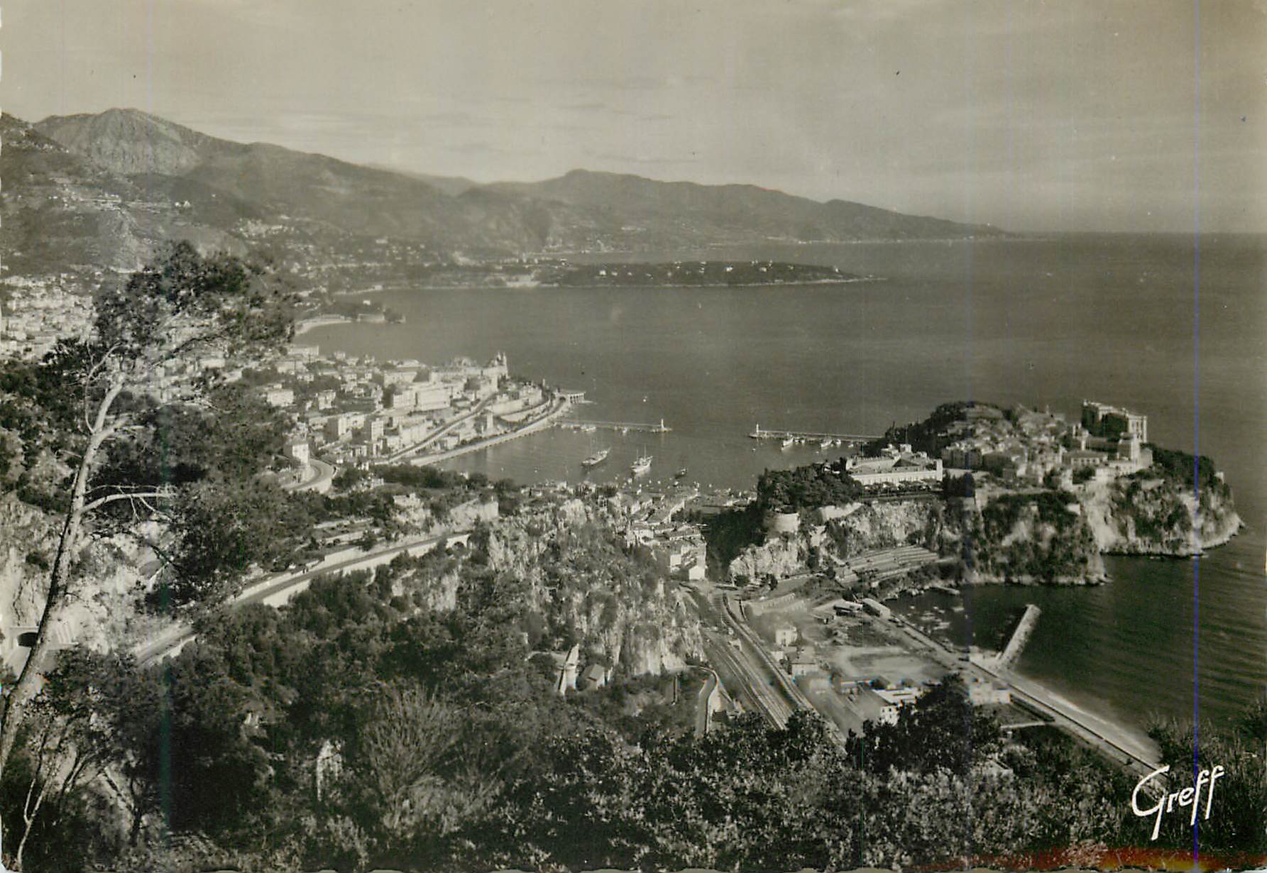 CPM La Cote d'Azur Monte Carlo Monaco (Principaute) Vue generale vers le Cap Martin et Bordighera (Italie)