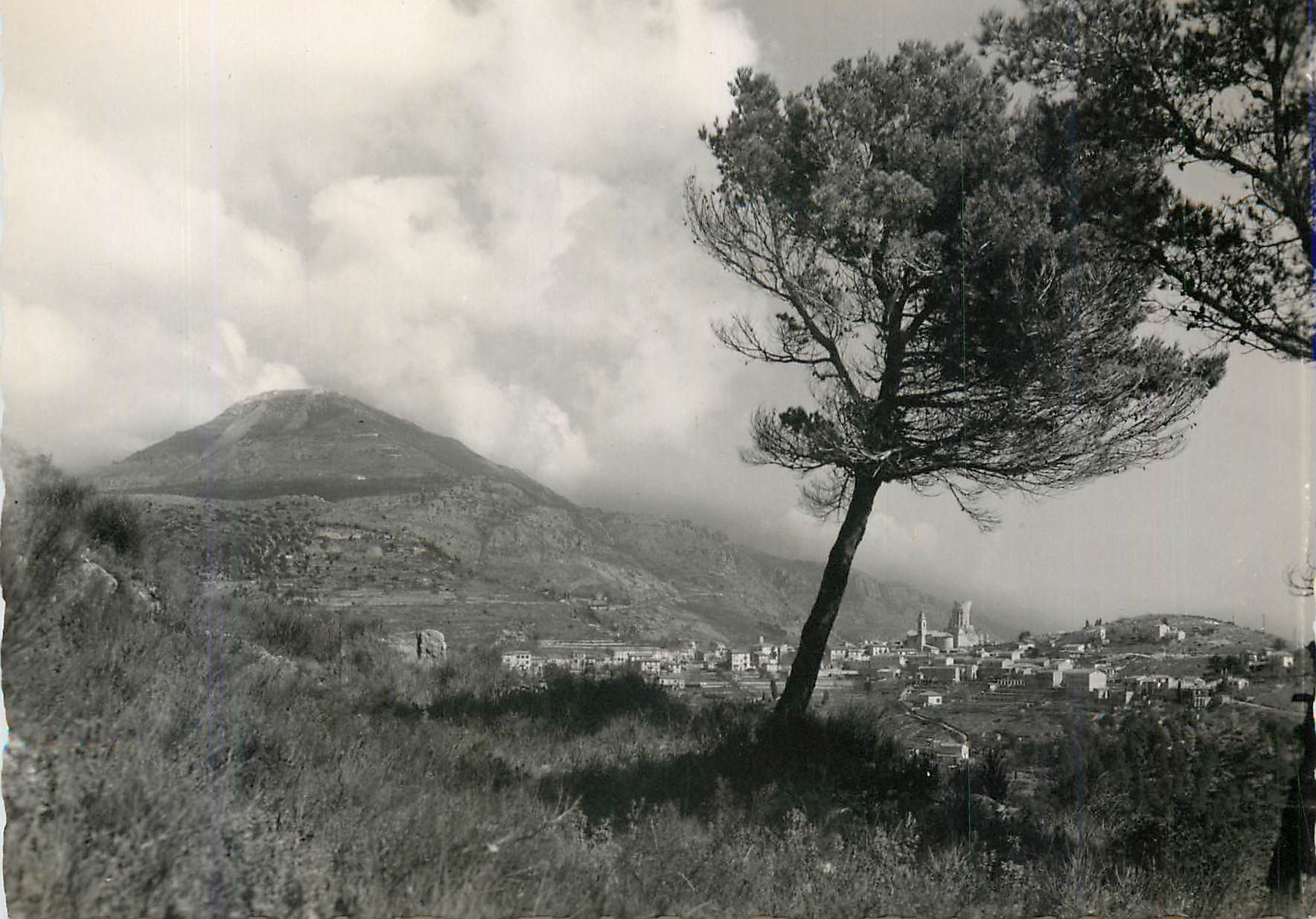 CPM La Turbie Vue generale et le Mont Agel
