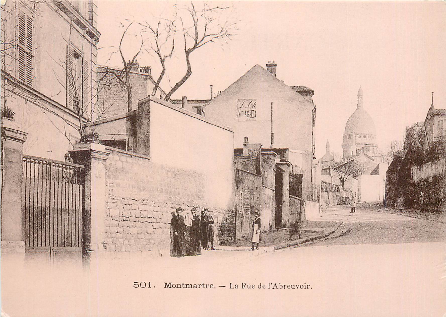 CPM Montmartre La Rue de l'Abreuvoir