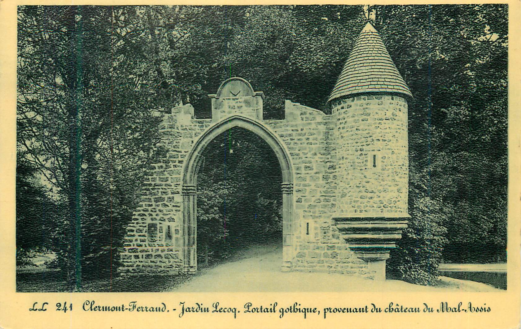 CPM Clermont Ferrand Jardin Lecoq Portail golbique provenant du Chateau du Mal Assis