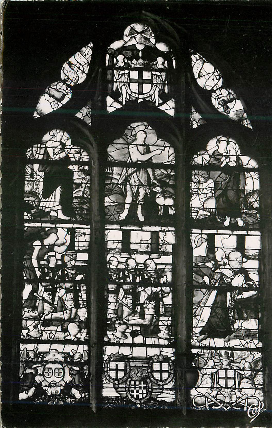 Vitrail de l'église Sainte-Croix — scène religieuse — éditeur C.A.P. n° 247
