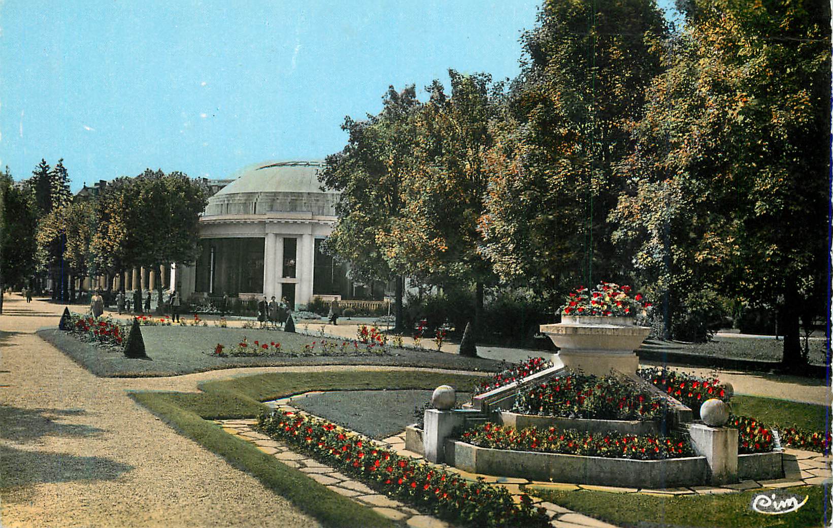CPM Vittel (Vosges) Perspective des Jardins et la Grande Source