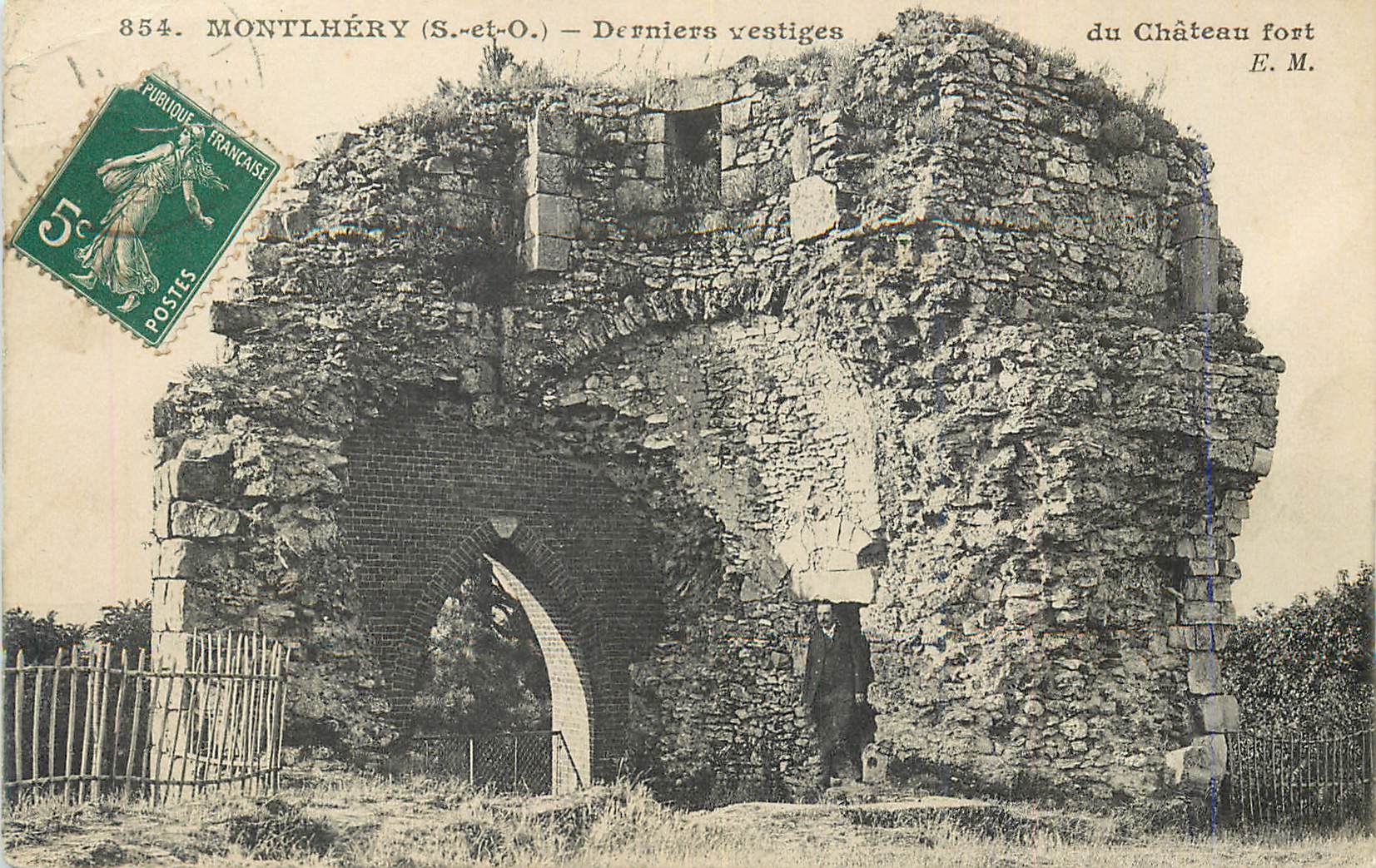 CPA Montlhery (S et O) Derniers vestiges du Chateau fon