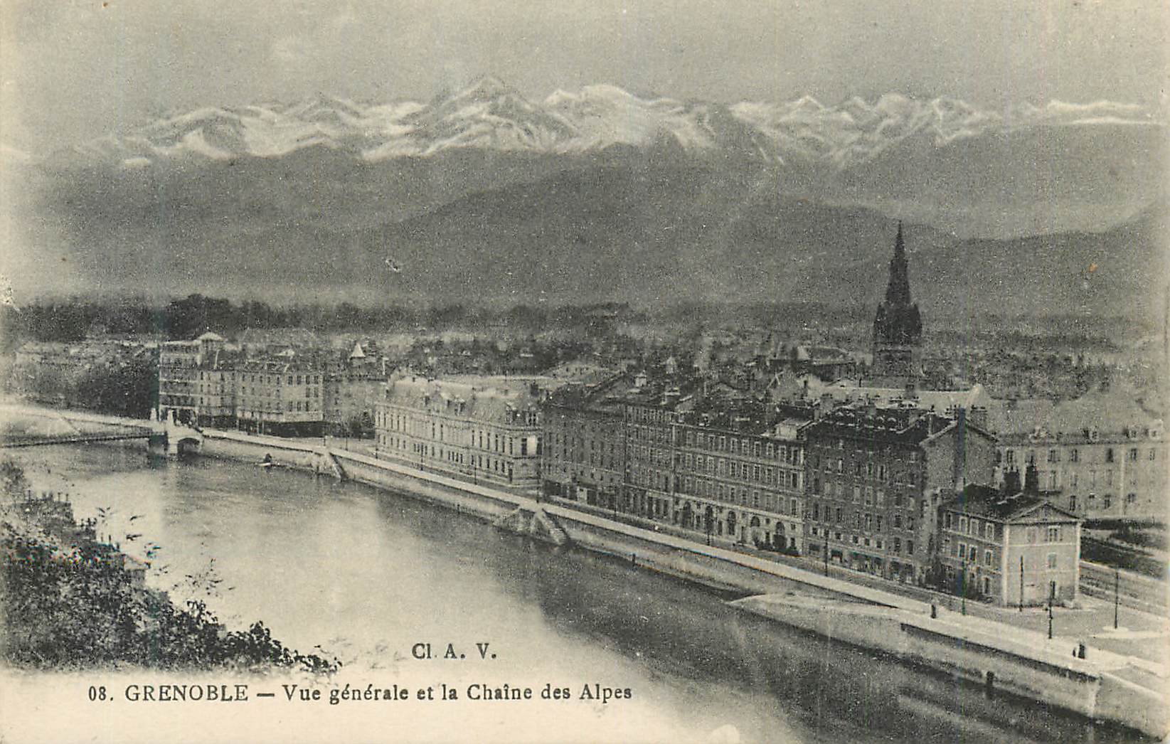 CPA Grenoble Vue generale et la Chaine des Alpes