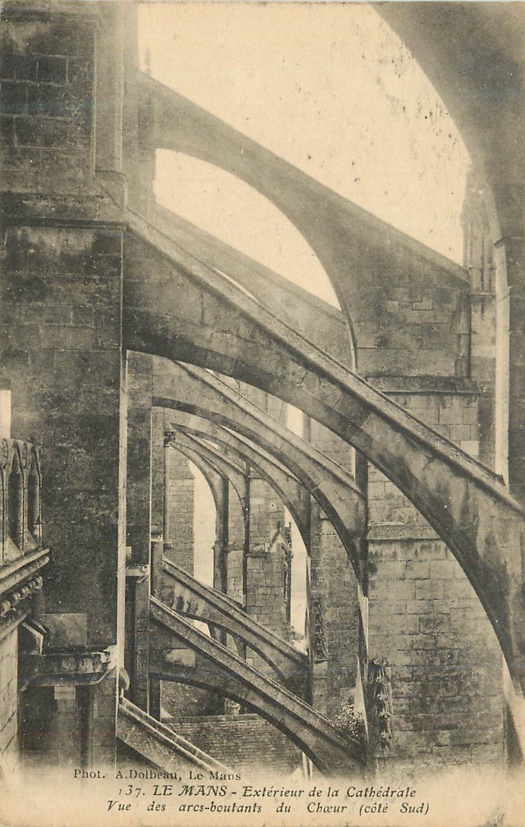 Le Mans - Exterieur de la Cathédrale (côté Sud) — Vue des arcs-boutants — Phot. A. Dolbeau, Le Mans, n° 137