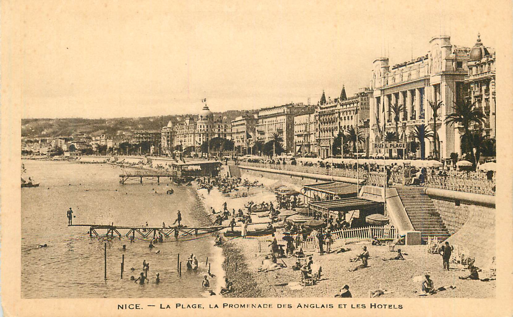 CPA Nice La Plage La Promenade des Anglais et les Hotels