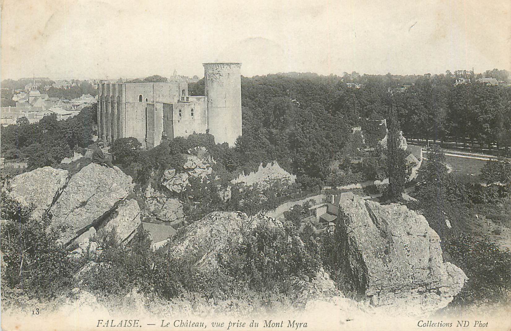 Falaise — Le Château, vue prise du Mont Myra — Collections ND Phot