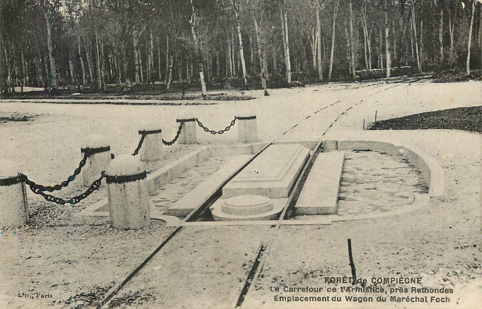 Forêt de Compiègne — Emplacement du wagon du maréchal Foch — Carrefour de l'Armistice près Rethondes