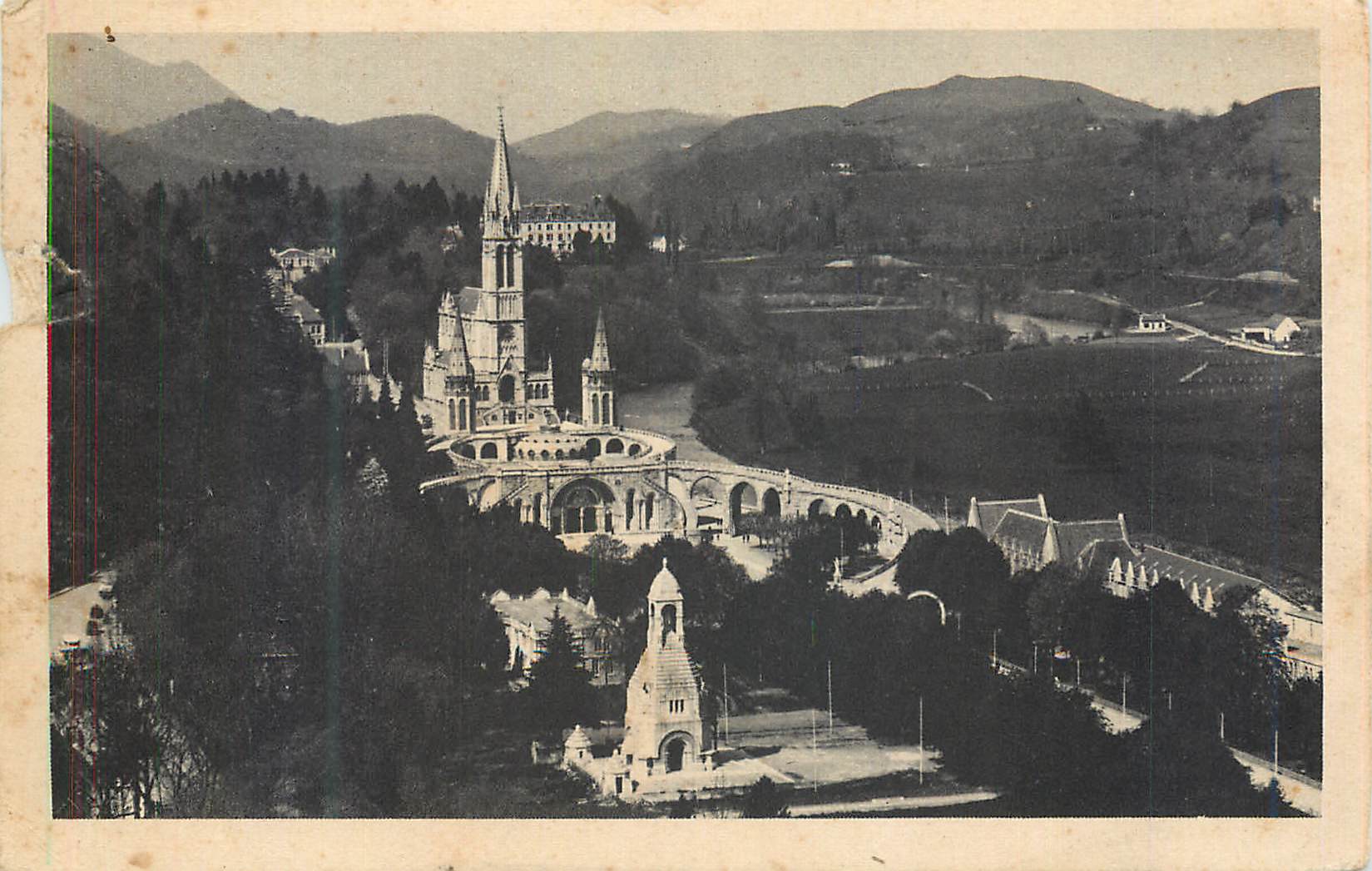 CPA Lourdes La Basilique et le Monument interallie vue du Chateau Fort