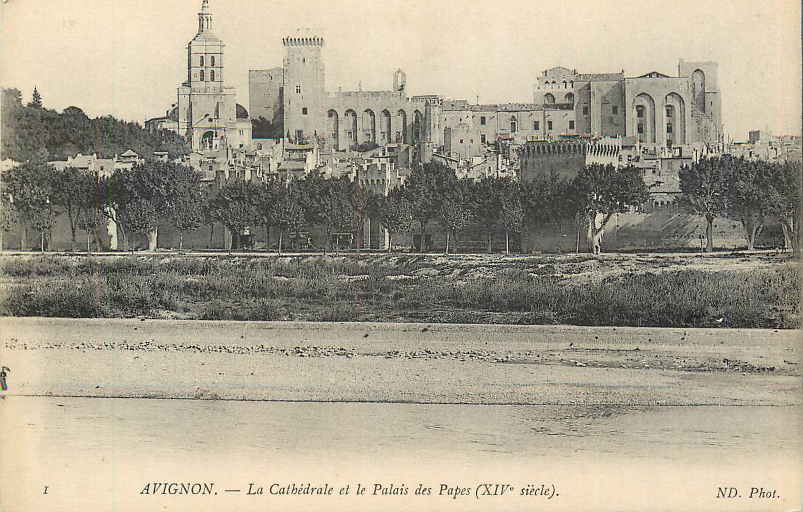 CPA Avignon La Cathedrale et le Palais des Papes (XIVe siecle)