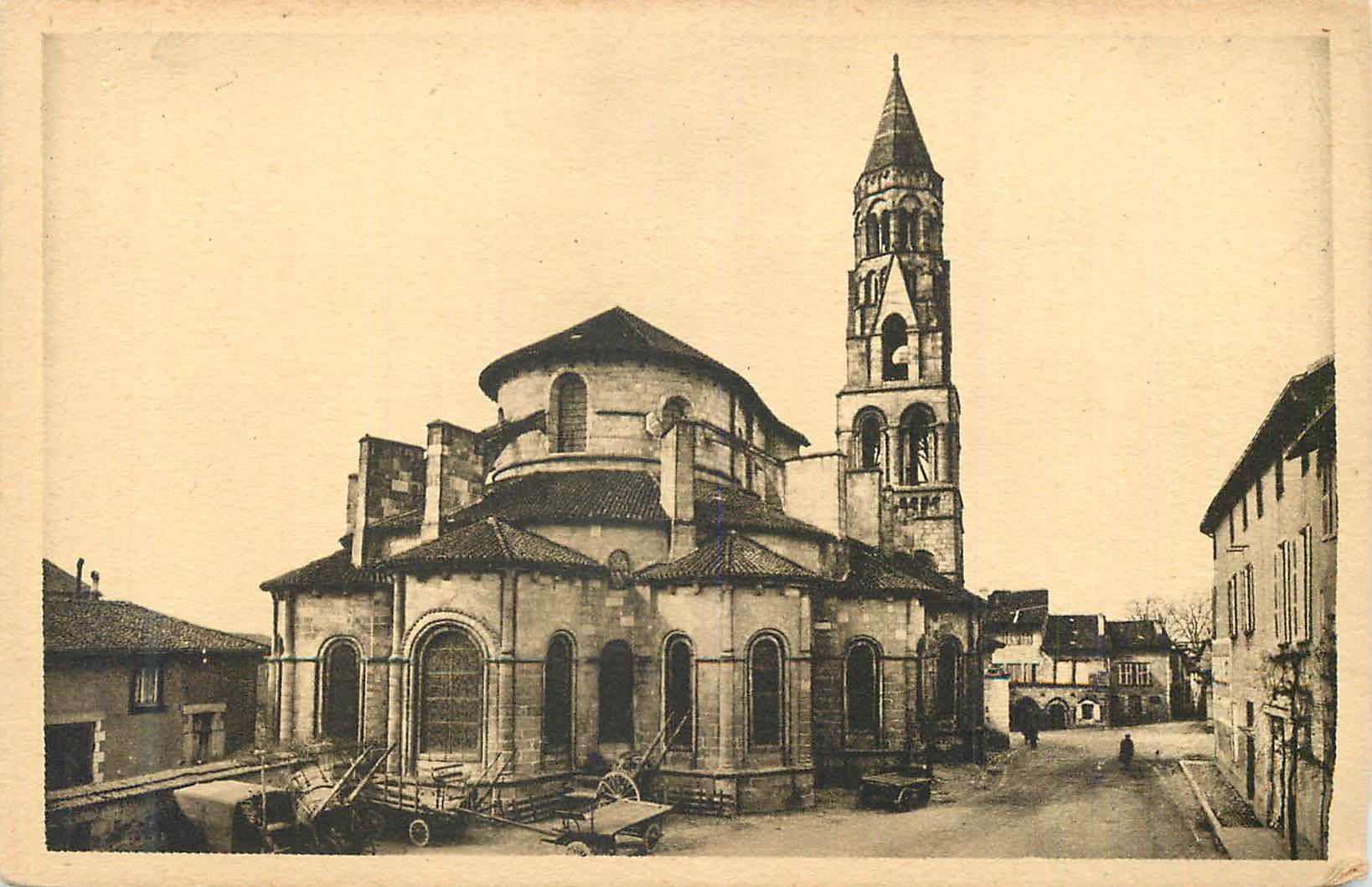 CPA St Leonard (Hte V) L'Eglise (Monu hist du XI s)