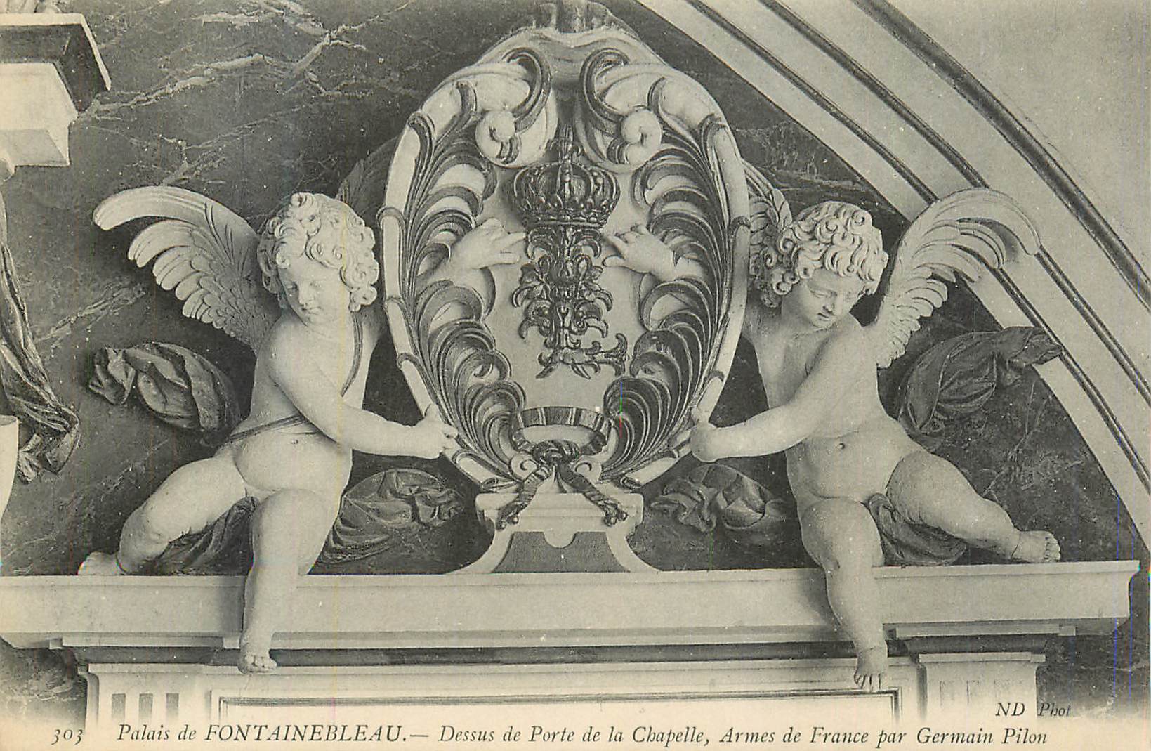 Palazzo di FONTAINEBLEAU — Decorazione sopra l'ingresso della Cappella, Armi di Francia di Germain Pilon