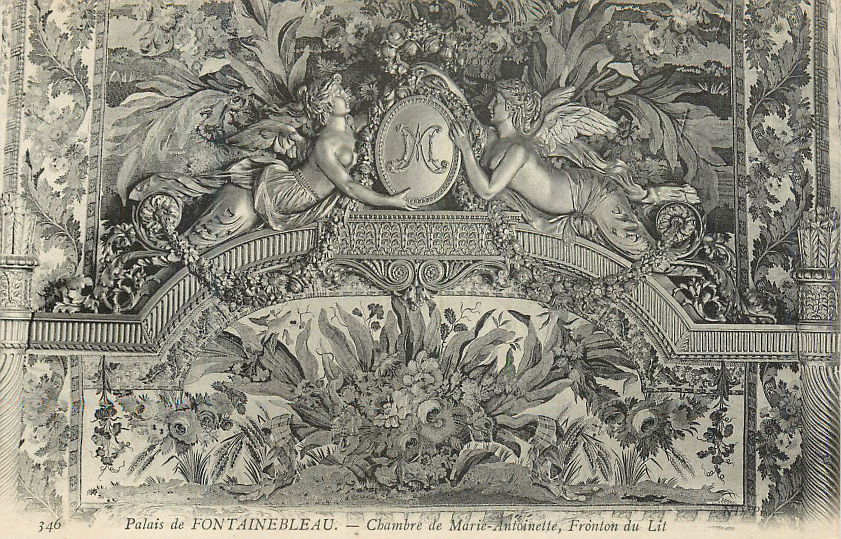 Schloss FONTAINEBLEAU — Zimmer von Marie-Antoinette, Fronton des Bettes
