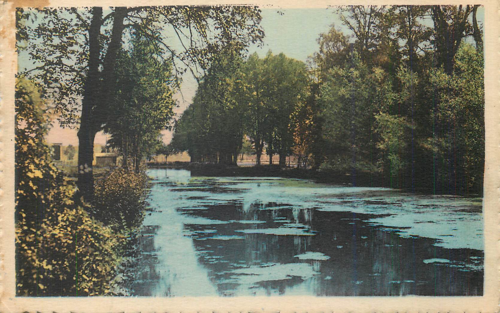 CPA Coulommiers (S et M) Les Capucins Une piece d'eau