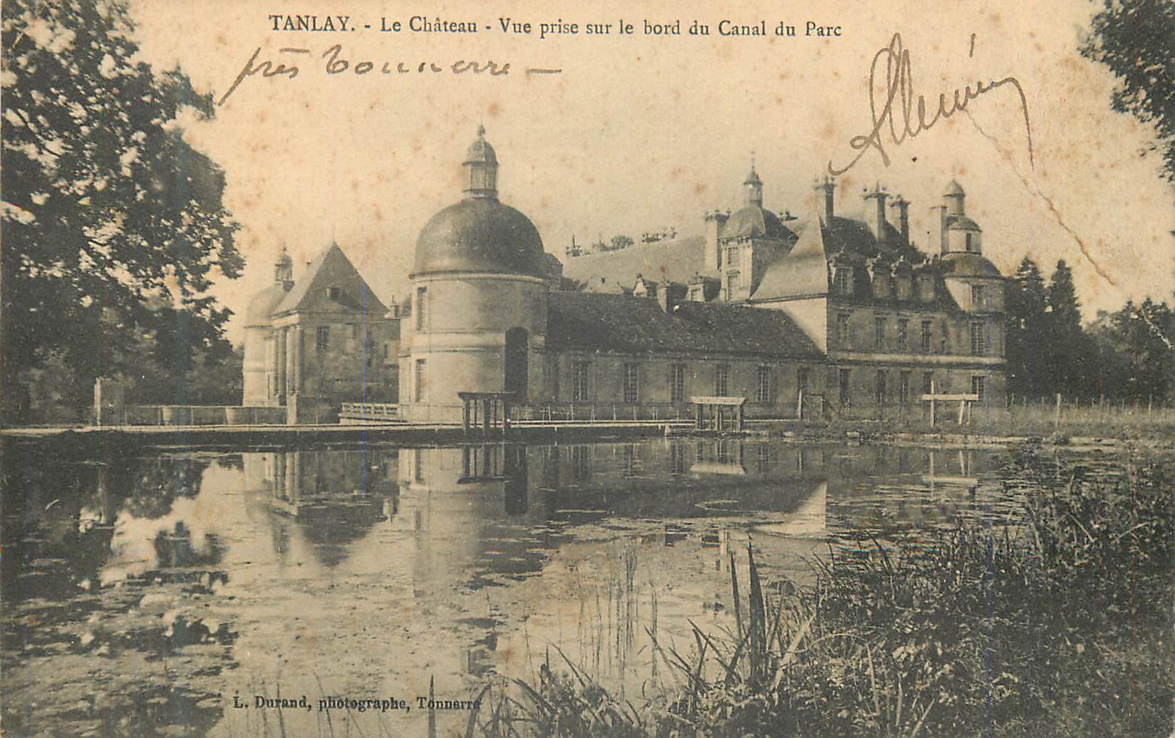 CPA Tanlay Le Chateau Vue prise sur le bord du Canal du Parc