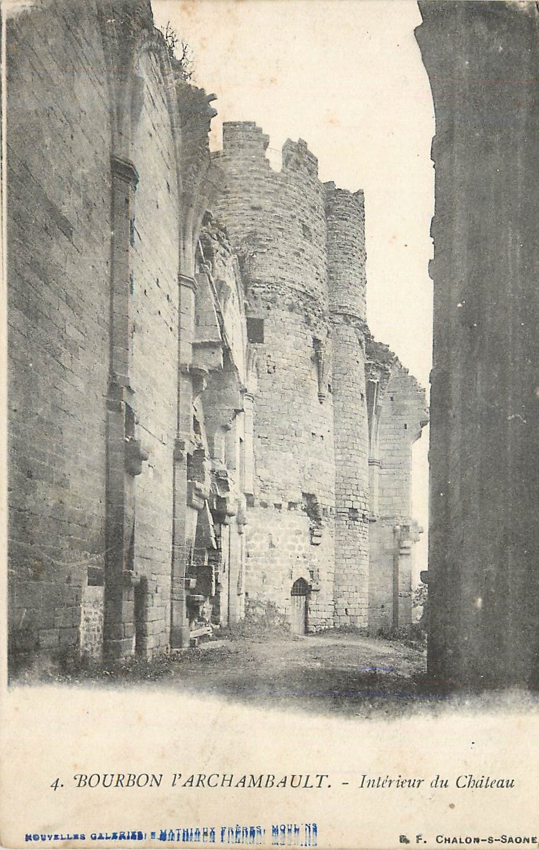 CPA Bourbon l'Archambault Interieur du Chateau