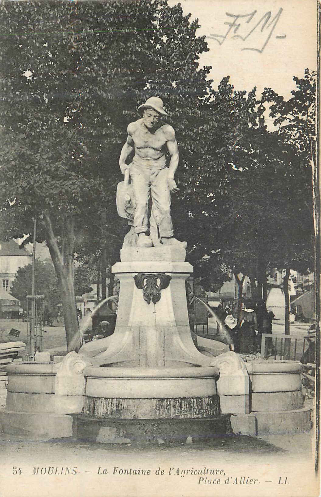 CPA Moulins La Fontaine de l'Agriculture Place d'Allier
