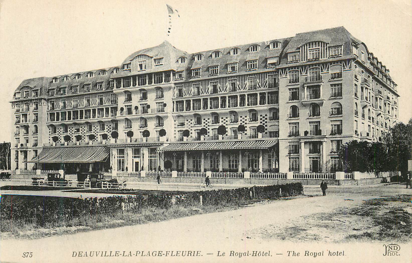 CPA Deauville La Plage Fleurie Le Royal Hotel