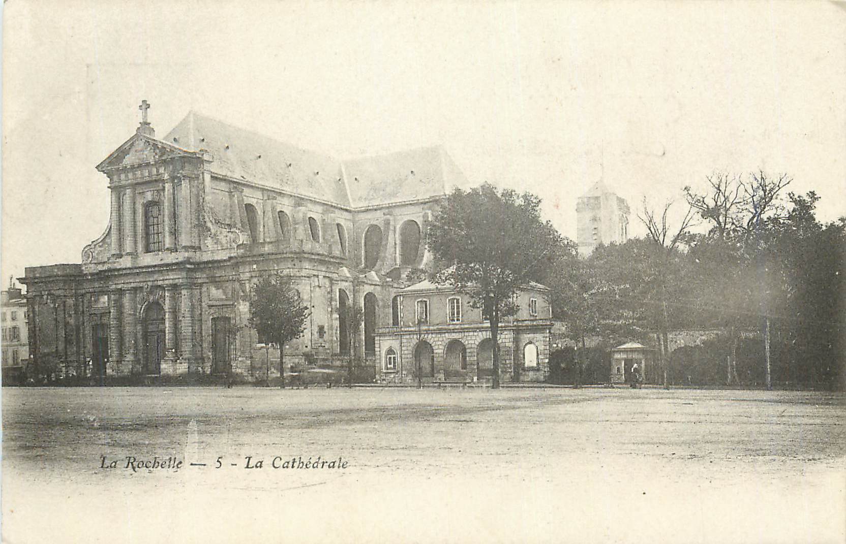 CPA La Rochelle La Cathedrale