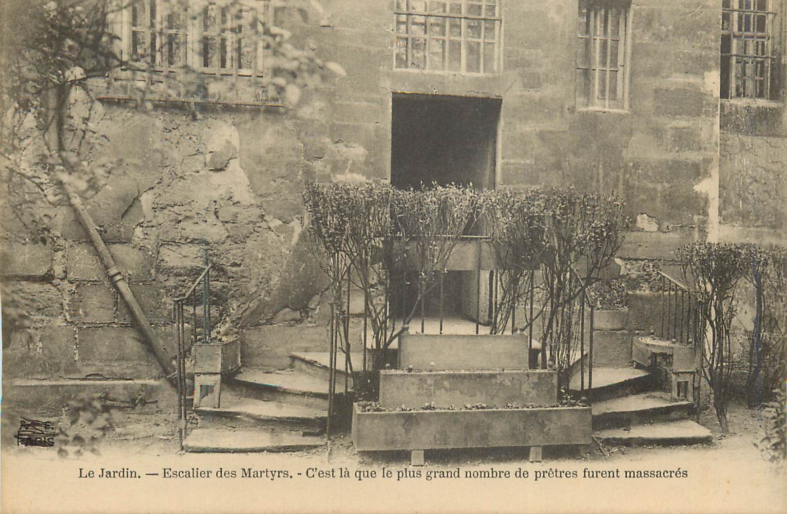 CPA Le Jardin Escalier des Martyrs C'est la que le plus grand nombre de pretres furent massacres