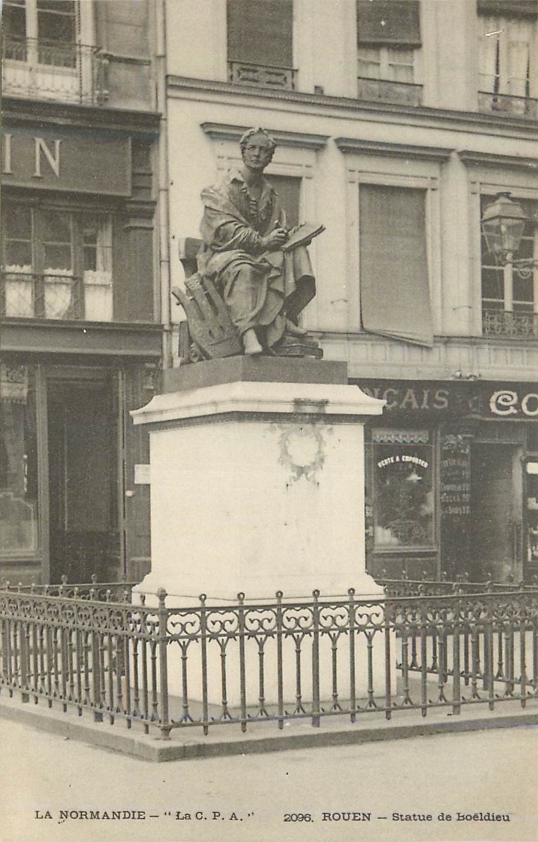 CPA La Normandie La C P A Rouen Statue de Boeldieu