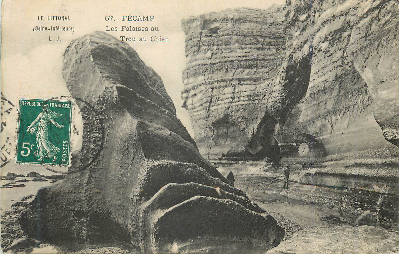CPA Fecamp Les Falaises au Trou au Chien Le Littoral (Seine Inferieure)