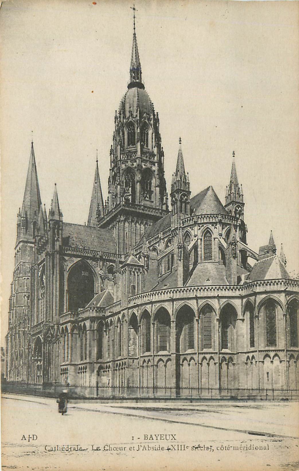 Bayeux — Cathédrale, le chœur et l'abside du XIIIe siècle, côté méridional
