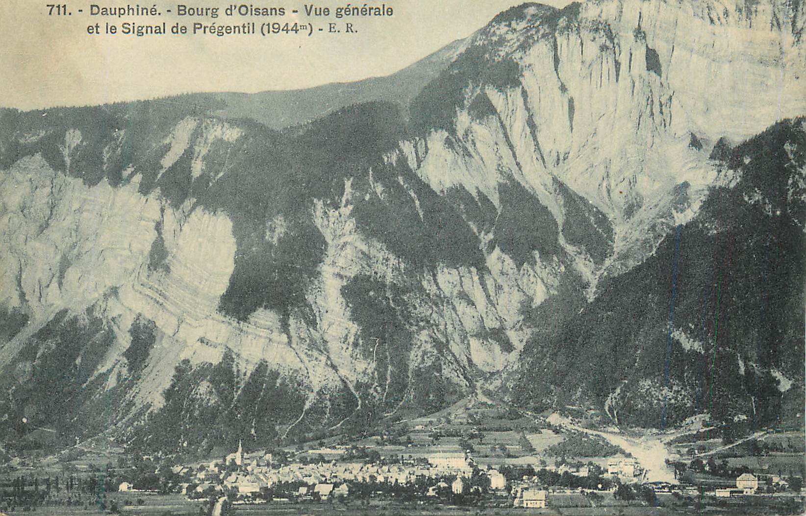 CPA Dauphine Bourg d'Oisans Vue generale et le Signal de Pregentil (1944)