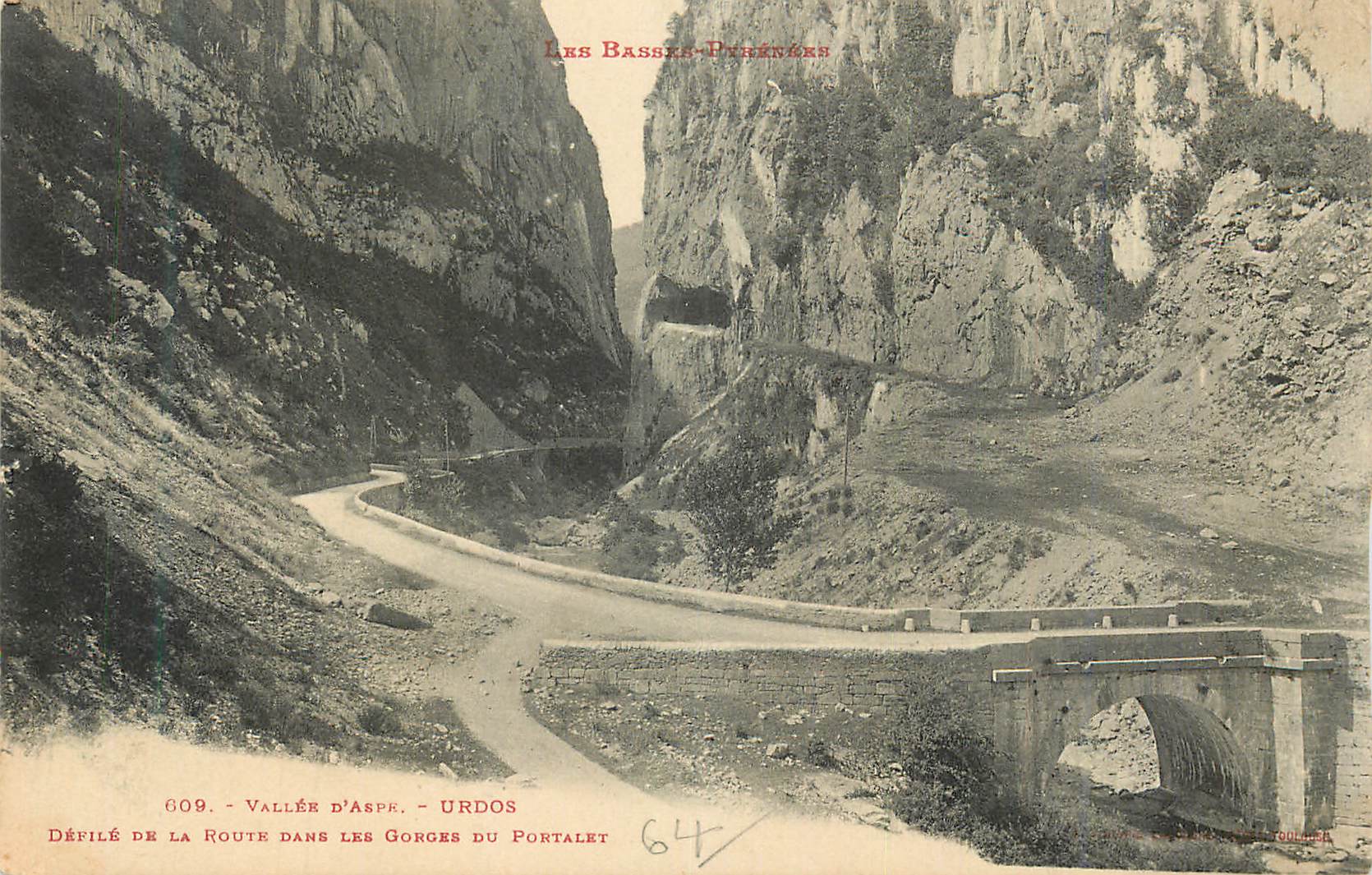 CPA Les Basses Pyrenees Vallee d'Aspe Urdos Defile de la route dans les gorges du Portalet