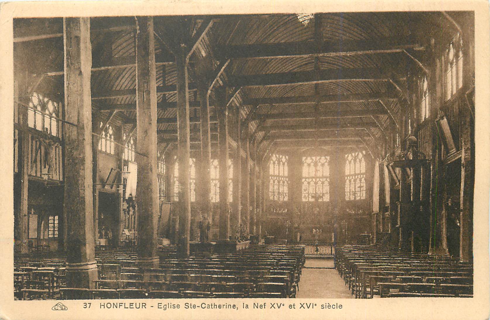 CPA Honfleur Eglise Ste Catherine la Nef XVe et XVIe siecle
