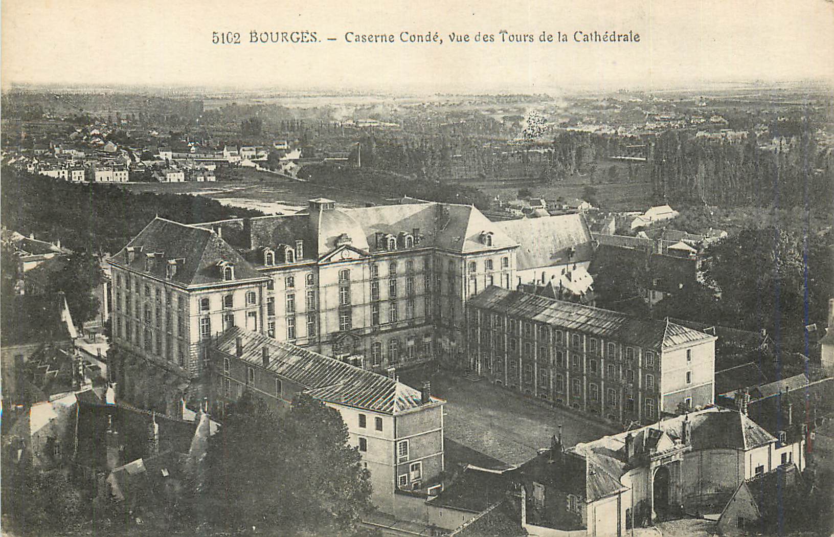 CPA Bourges Caserne Conde Vue des Tours de la Cathedrale Militaria