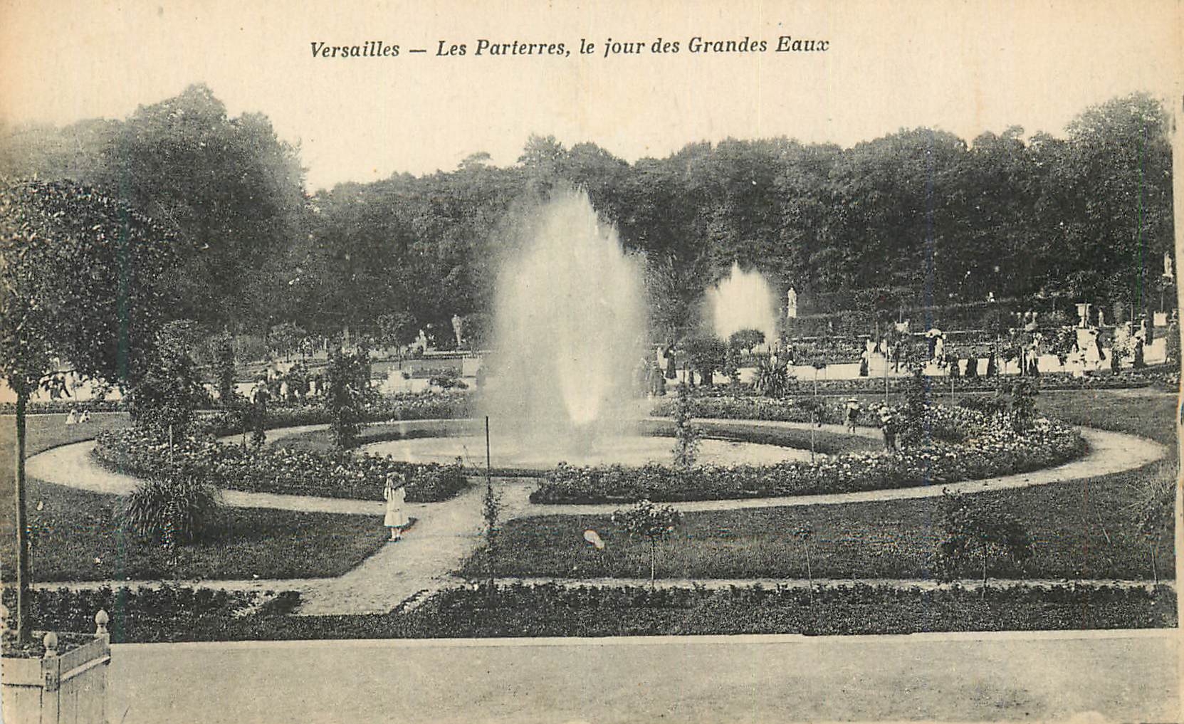 CPA Versailles Les Parterres le jour des Grandes Eaux