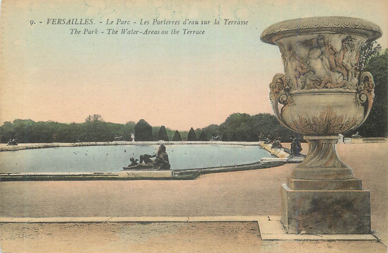 CPA Versailles Le Parc Les Parterres d'eau sur la Terrase
