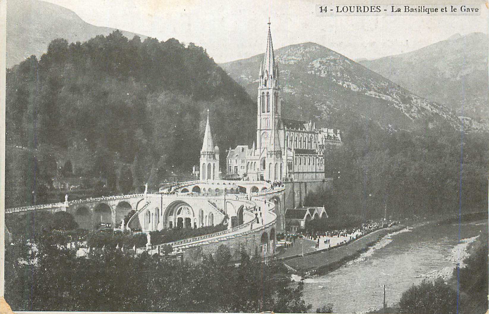 CPA Lourdes La Basilique et le Gave