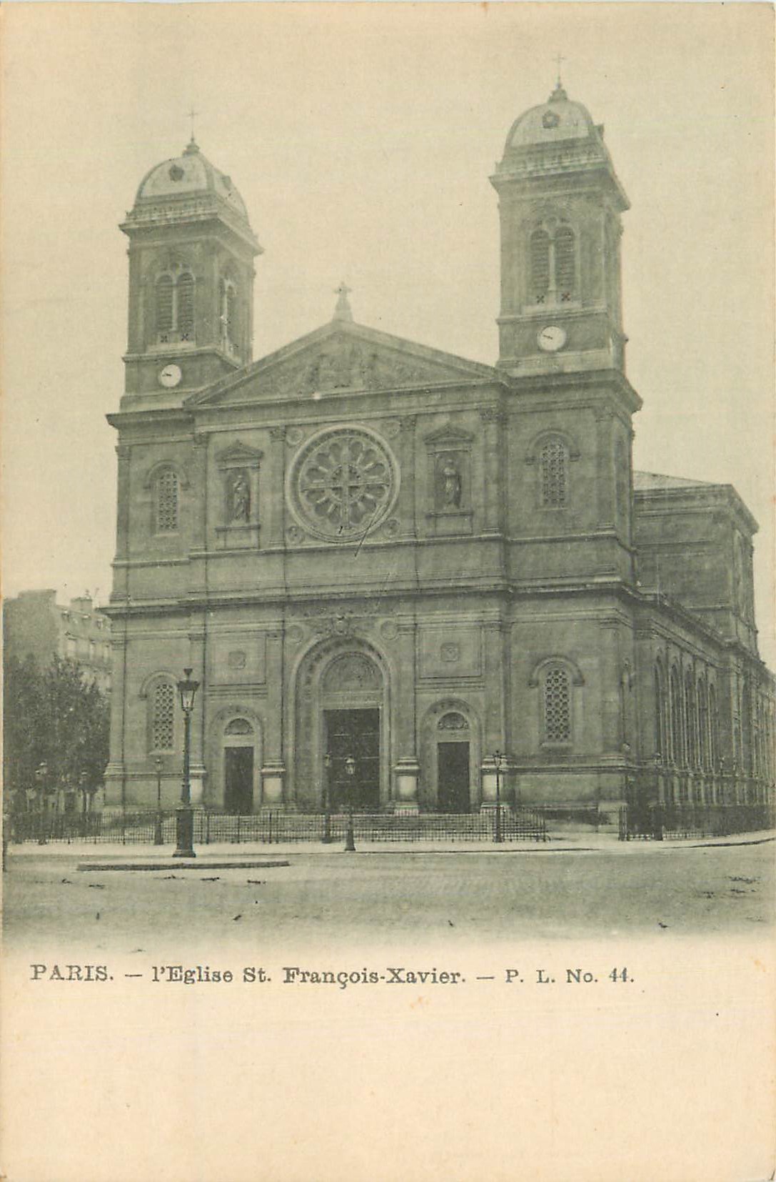 CPA Paris L'Eglise St Francois Xavier