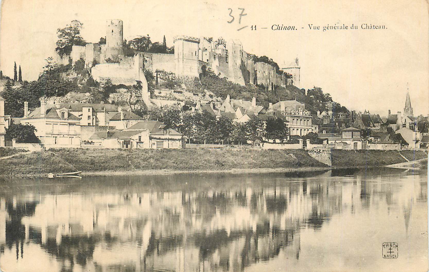 CPA Chinon Vue generale du Chateau