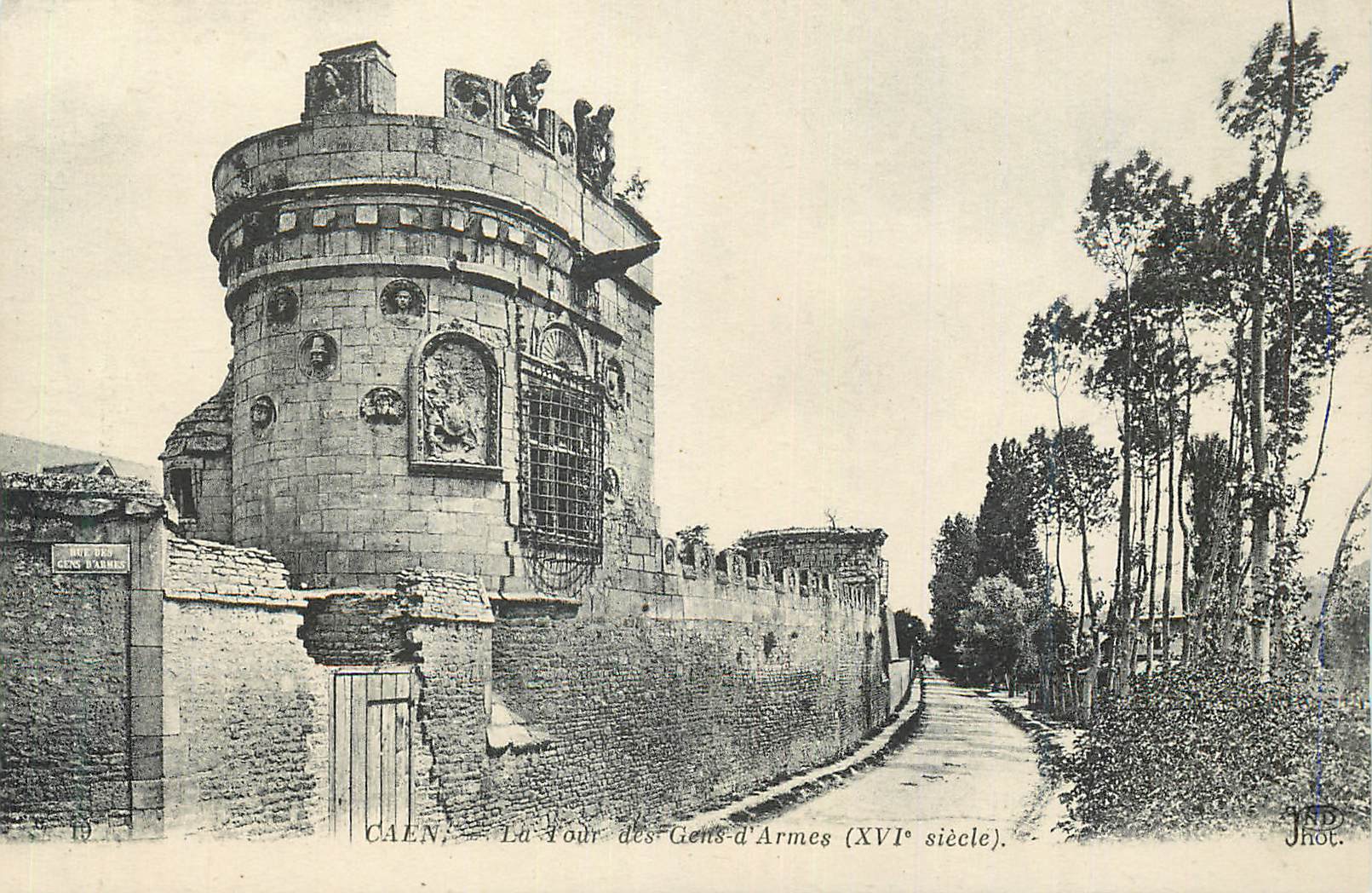 CPA Caen La Tour des Gens d'Armes (XVIe siecle)
