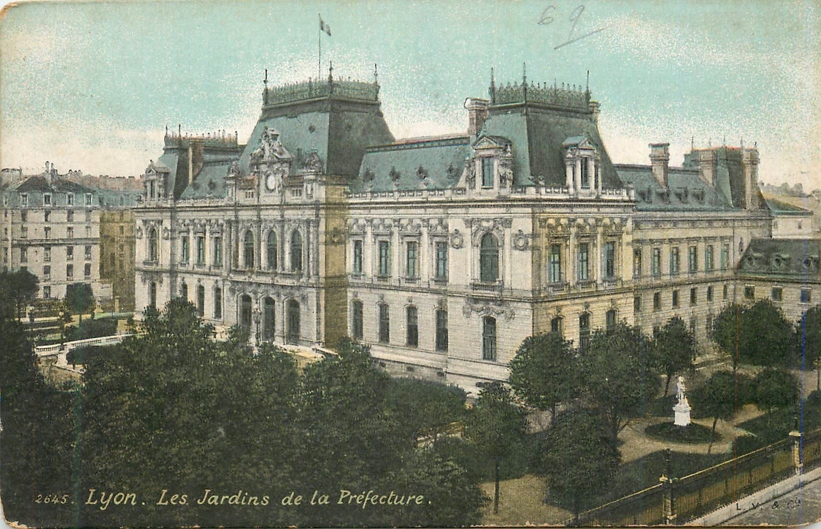 Lyon. Les Jardins de la Préfecture — LV. & Cie, n° 2645