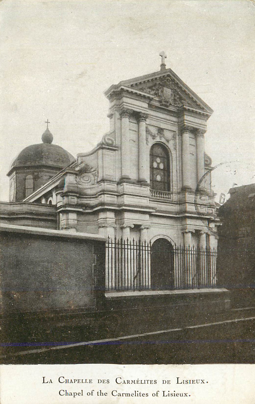 CPA La Chapelle des Carmelites d Lisieux