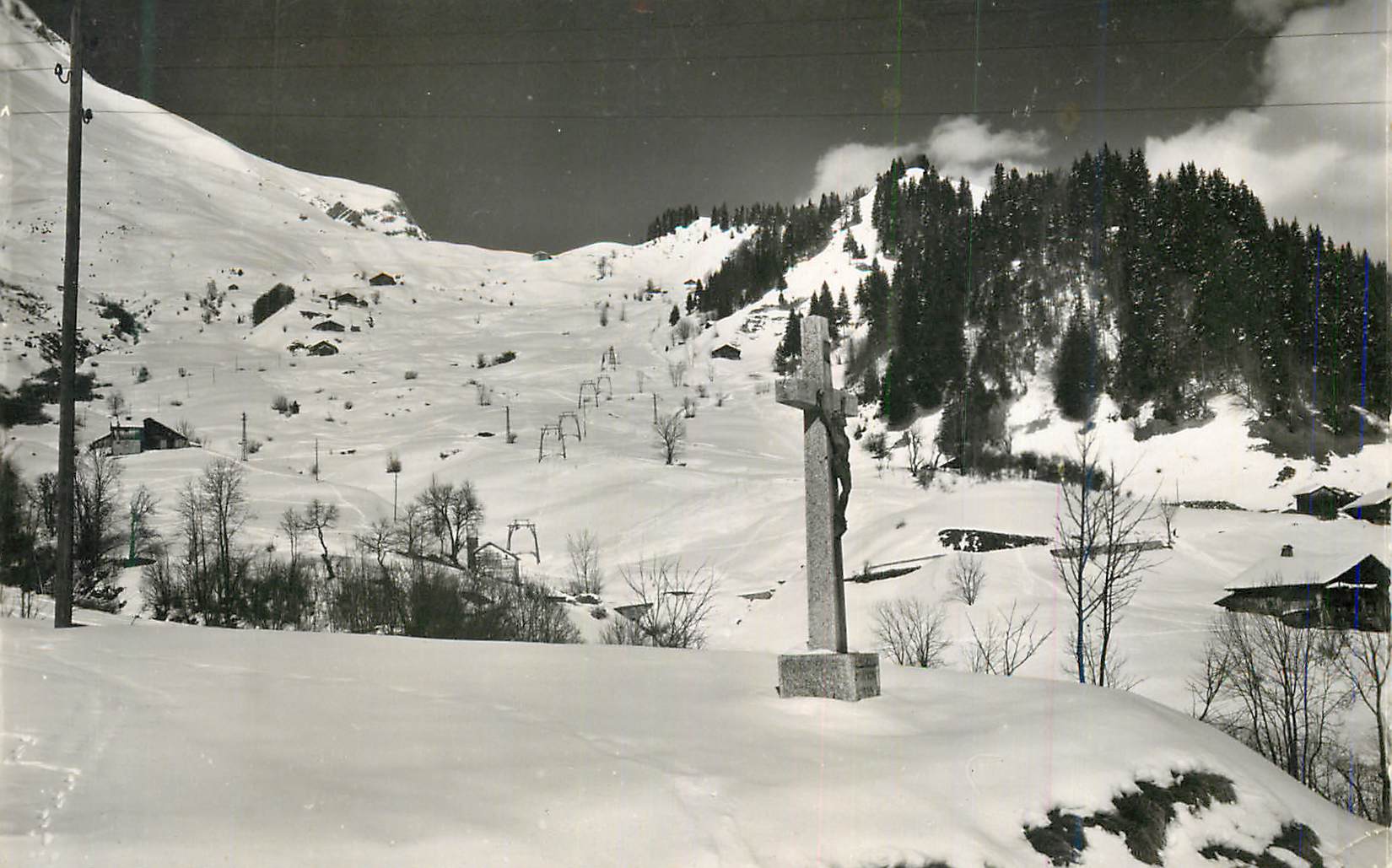 CPM La Giettaz (Savoie) La Croix du Char et le Teleski