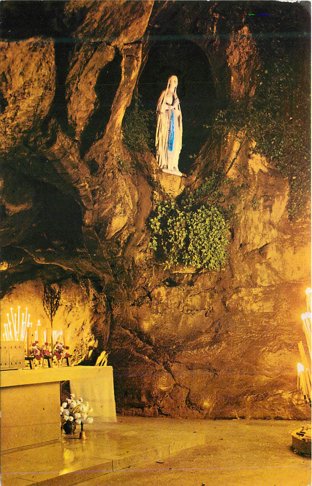 CPM Lourdes La Grotte Miraculeuse