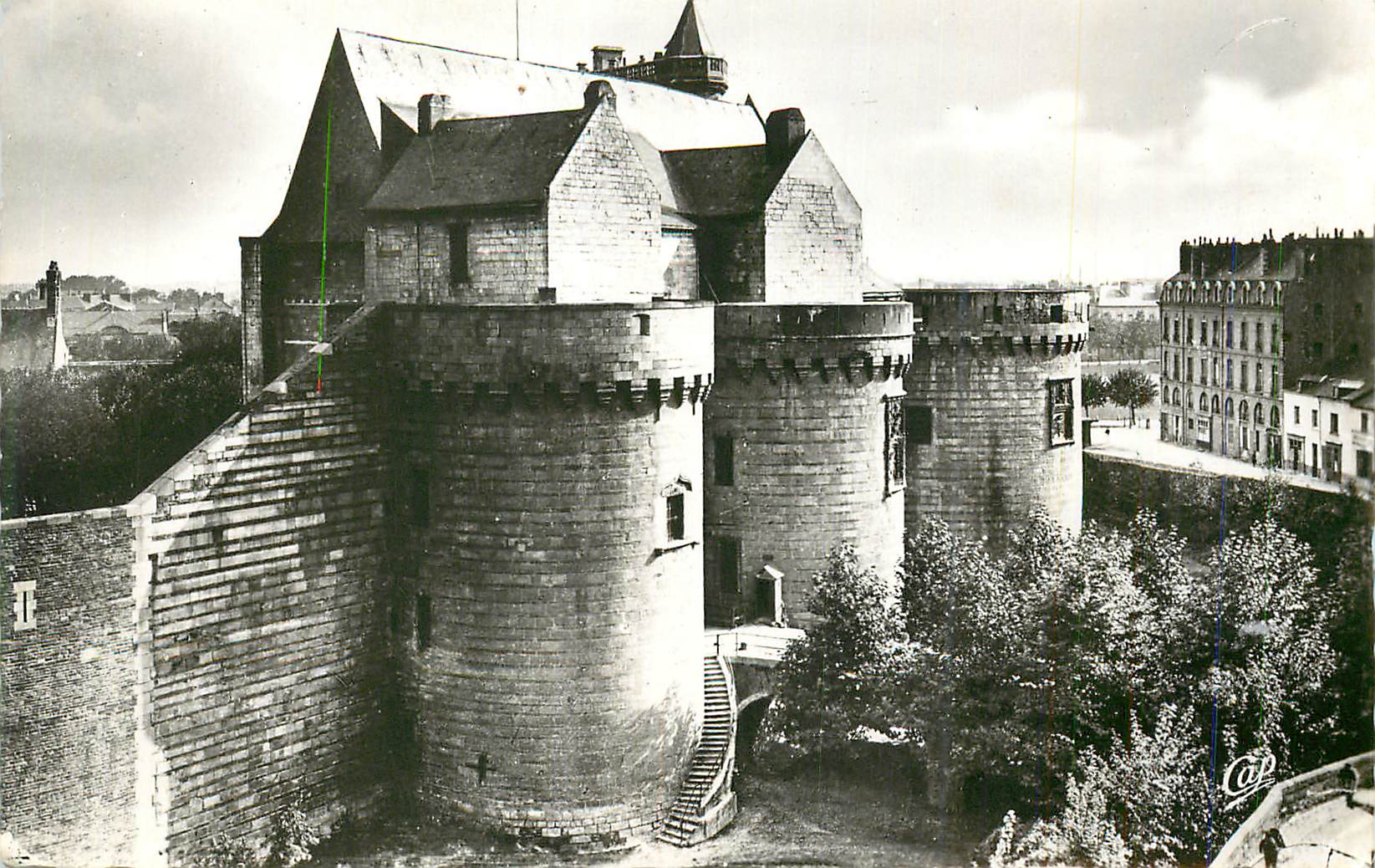 CPM Nantes Le Chateau les Trois Tours