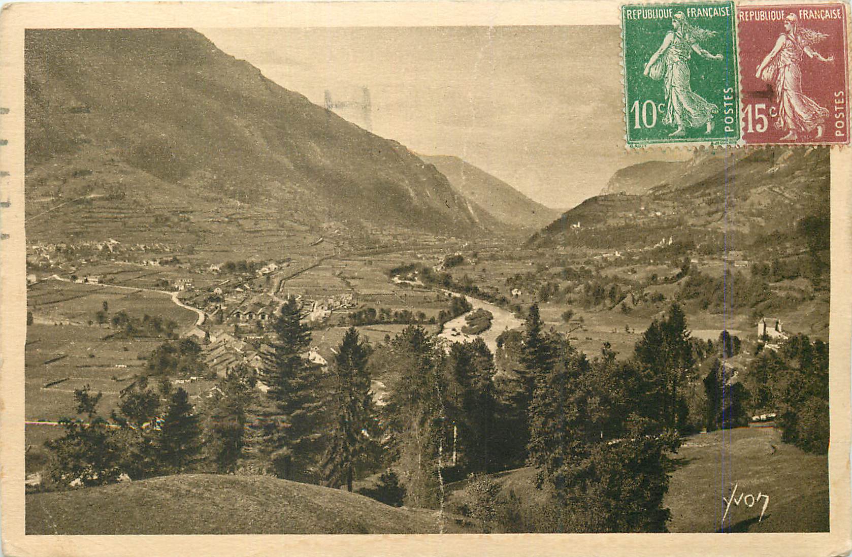 CPA La Douce France Les Pyrenees La Vallee d'Oiseau