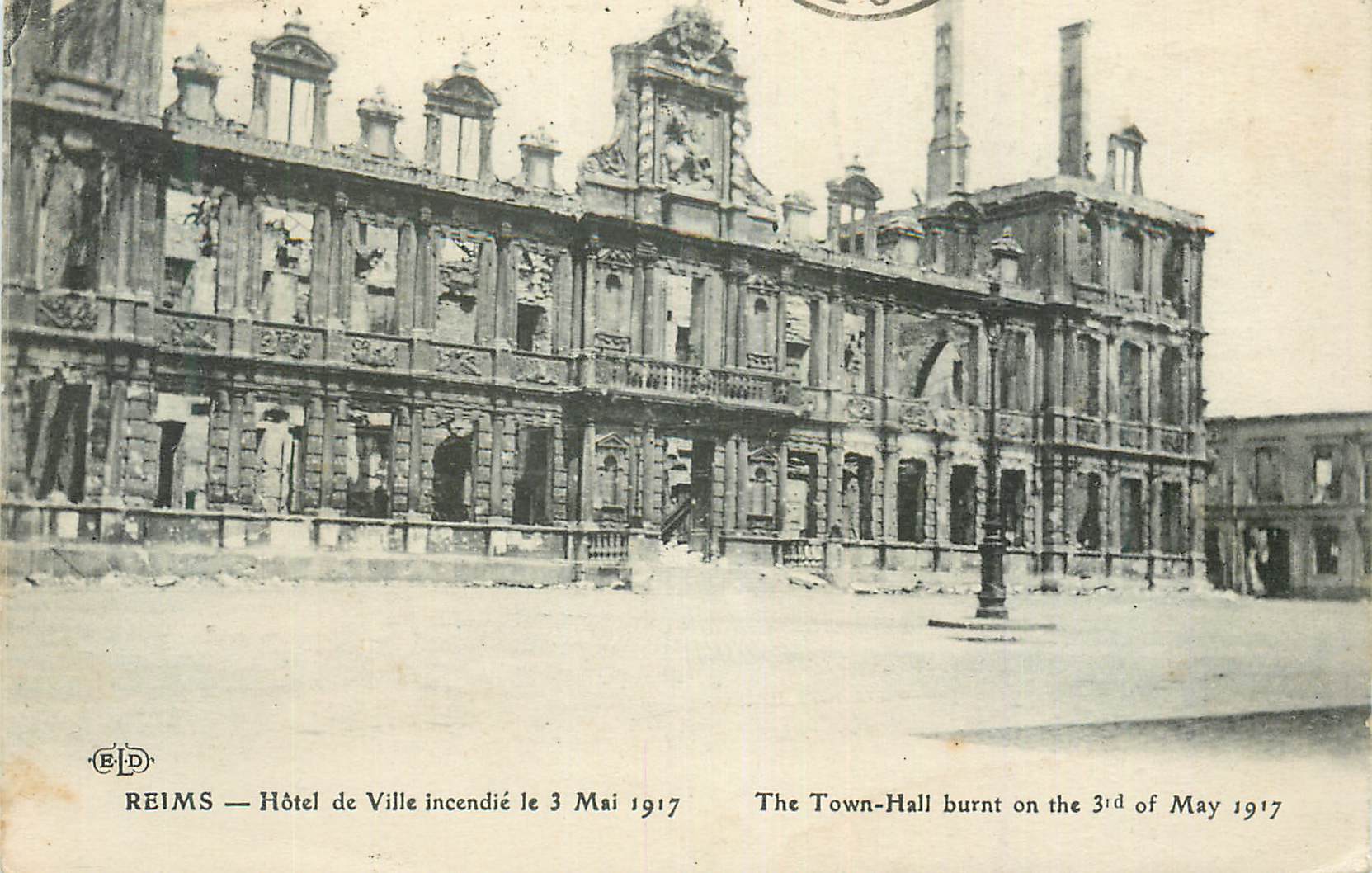 CPA Reims Hotel de Ville incendie le 3 Mai 1917 Militaria