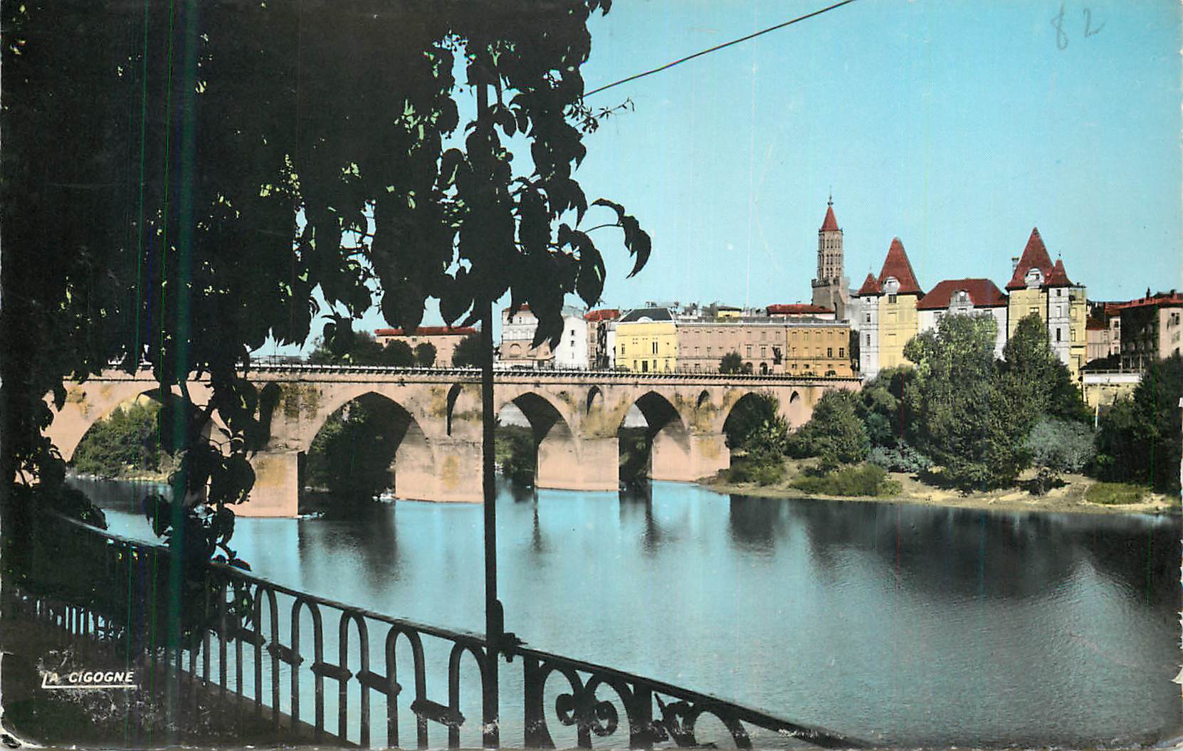 CPM Montauban Les Bords du Tarn et le vieux Pont
