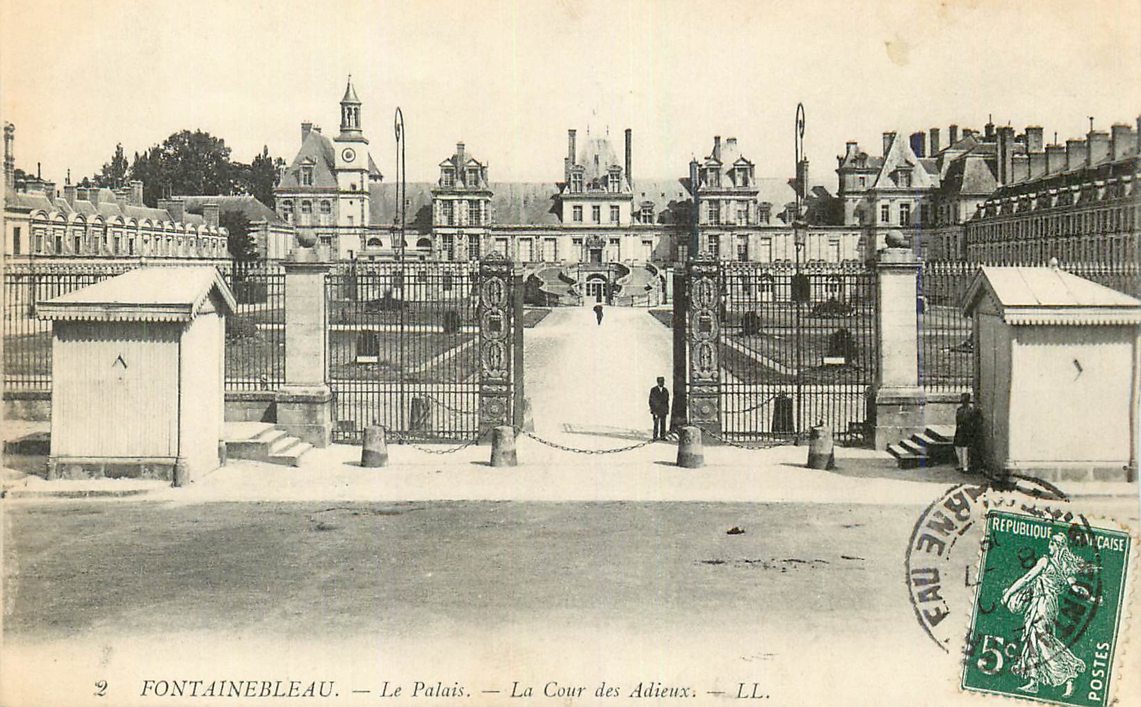 Fontainebleau — Das Schloss — Die Cour des Adieux — LL.