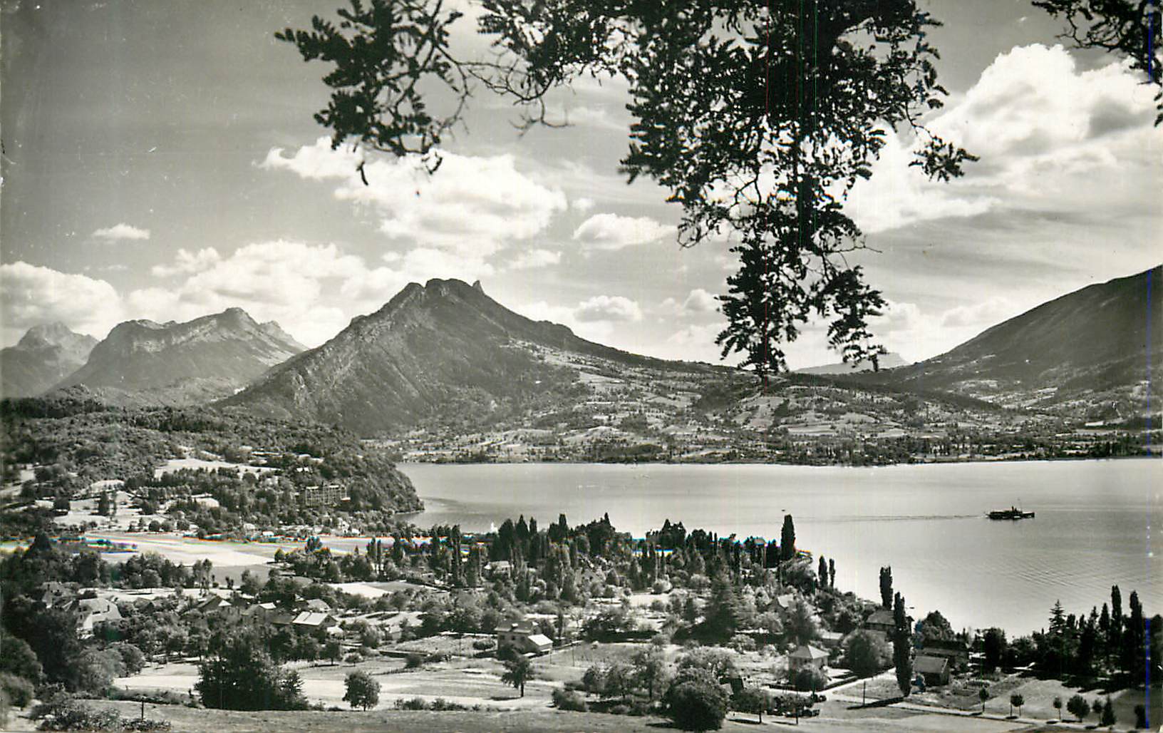 CPM Lac d'Annecy Panorama de Menthon En face le Col de Leschaux