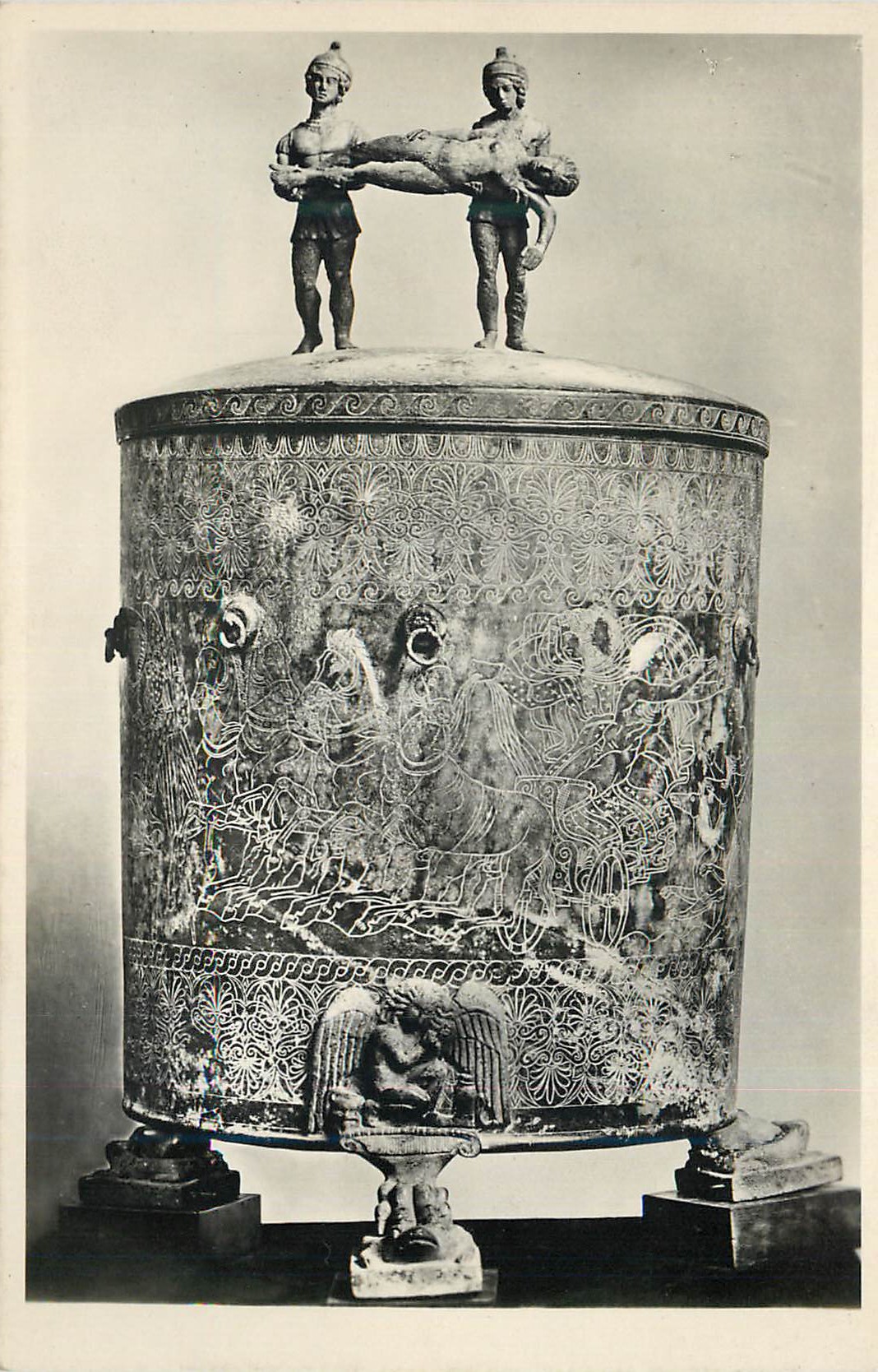CPA Roma Museo Nazionale di Villa Giulia Cista Barberini col rapimento di Crisippo da parte di Laio (IV o III sec a C)